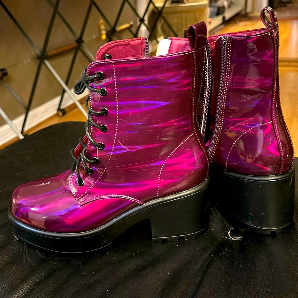 Dolls kill purple chromatic boots size 7 never worn
